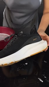 1.1M views · 3.9K reactions | Truco para eliminar la suciedad de zapatos, zapatillas y mucho más | Top Consejos | Facebook