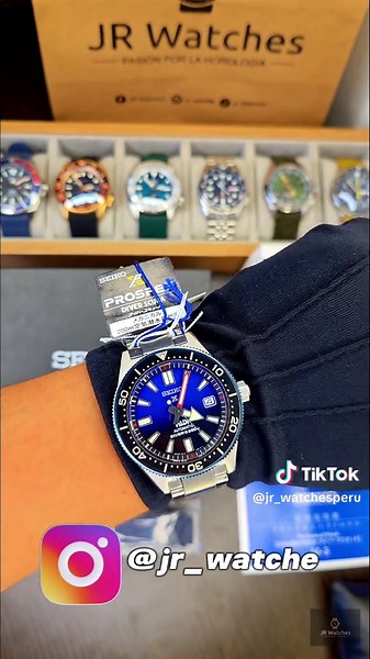 🔥 Una verdadera joya para los amantes del buceo. Presentamos esta increíble edición especial de Seiko Prospex SPB071J PADI Special Edition, una colaboración oficial entre Seiko y Professional Association of Diving Instructors (PADI). Un diver profesional con 200 m de resistencia al agua, movimiento automático y una espectacular esfera azul degradé que refleja perfectamente el espíritu del océano. 🌊⌚ Una pieza diseñada para quienes buscan aventura, precisión y carácter en la muñeca. Disponible 