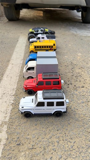 EIGHT RC Remote Control Cars - Extreme Jump & Crash 🚗💥