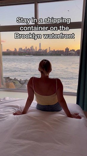 NYC Glamping is a great place to stay for an amazing view feeling like a local in the neighborhood of Greenpoint, Brooklyn. /hosted stay/ #glamping #nychotel #uniquestay #brooklyn
