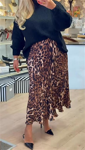 ✨Happy Saturday Ladies!✨ The boutique is open 10-5pm and bursting with new arrivals from gorgeous going-out styles that turn heads 💃 to cozy knits perfect for those chilly wintery days ❄️🩶 Whether you’re off out for lunch, planning a night out, or just want to feel fabulous while keeping warm, we’ve got the perfect look waiting for you! 💕 Pop in, have a browse, and let us help you find your weekend style ✨ 📍The Ultimate Ladies Boutique, Dragonville, Durham 🕙 Open 10am-5pm #OwnYourStyle #OOT