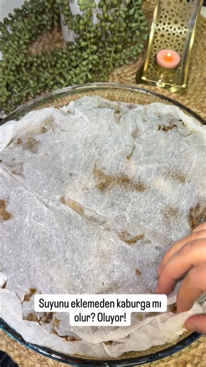 Dilek Yildiz on Instagram: "Bu marinasyon kuzu kaburgayı bambaşka yapıyor 🤍 Kaydet, sonra pişman olma 🔖 Malzemeler • 1–1,5 kg kuzu kaburga • 1 adet soğan (rendelenmiş) • 3–4 diş sarımsak (ezilmiş) • 4–5 yemek kaşığı zeytinyağı • 1 tatlı kaşığı bal (malzemelerin ete daha iyi işlemesi için) • 1 çay kaşığı beyaz sirke (etin yumuşaması için) • 1,5 tatlı kaşığı tuz • 1 çay kaşığı karabiber • 1,5 tatlı kaşığı toz biber • 2 tatlı kaşığı kekik (kaburgaya çok yakışıyor) • Yarım çay kaşığı kimyon (fazla