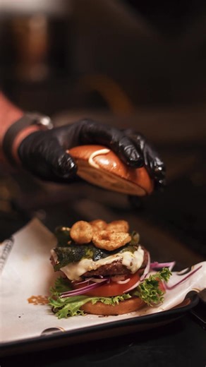 From the grill to the plate 🍔🔥 Watch the Sonoran Burger come together from start to finish right here at Rusty Buckle. Swing by and grab yours today 🍔🤘