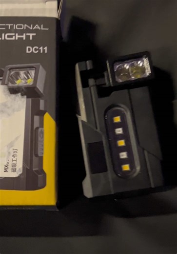 WiseModa Recargable Nueva luz de trabajo magnética giratoria con carga USB, luces de emergencia Luz de herramienta de mantenimiento pantalla digital, rotación multiángulo y luz LED de advertencia roja y azul #wisemoda #linternarecargable #luzdeemergencia #TikTokShopRegresoAClases