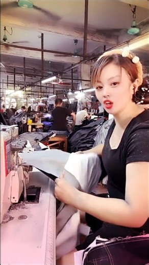 “China Style Overlock Operator – Super Fast Sewing 😱 #Shorts”