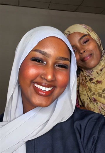 Ugu Danben Makeup: Barashada iyo Daryeelka Maqaarka