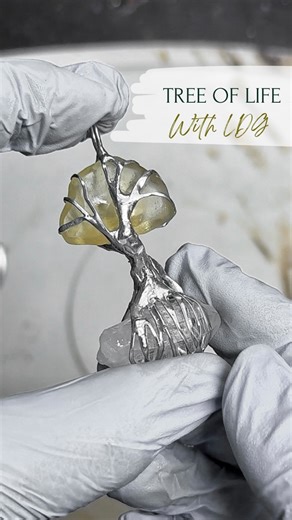 MOLDAVITE EXPERT | CERTIFIED REAL CRYSTAL GEM | CZECH on Instagram: "A new #treeoflife with Libyan Desert Glass and Crystal 💛🤍 #handmadejewelry #ldg #ldgjewellery"