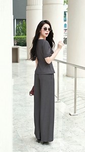 𝑇ℎ𝑎𝑛ℎ 𝑙𝑖̣𝑐ℎ 𝑡𝑟𝑜𝑛𝑔 𝑡𝑢̛̀𝑛𝑔 đ𝑢̛𝑜̛̀𝑛𝑔 𝑐𝑎̆́𝑡 Một set đồ có thể theo bạn từ sáng đến chiều – từ cuộc họp đến buổi cà phê nhẹ nhàng. Tone màu xám thời thượng với thiết kế khoá kéo phá cách và phần chiết eo giúp tôn lên vòng eo thanh thoát, kết hợp cùng quần dài tạo nên sự hài hoà, tinh tế. Không rườm rà – nhưng vẫn đủ khiến người khác phải ngoái nhìn. ❗ 𝐓𝐡𝐨̂𝐧𝐠 𝐭𝐢𝐧 𝐬𝐚̉𝐧 𝐩𝐡𝐚̂̉𝐦: * Set: https://www.gemmi.com.vn/san-pham/set463/ -----------------------------------------