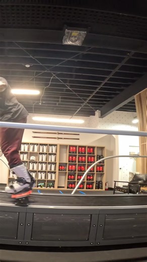 Snowboarding Simulator: Master Balance & Crush the Slopes! Experience the thrill of virtual snowboarding! We master controlled movements and maintain balance in this engaging snowboard simulator. Watch as our instructor provides guidance and we focus on the next move, showcasing a dynamic training session. #Snowboarding #Simulator #VirtualReality #Training #Balance #SportsTech #WinterSports #Gamer #Instruction #Snowboard