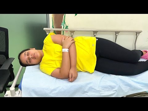 شفا مريضة راحت المستشفى 😭 ! دكتور سوالها ابره 💉 Shfa is in hospital doctor gives her injection