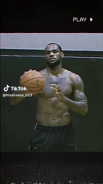 LeBron puts on a dunking series during practice🤯🔥| #nba #basketball #fyp #lebron #lebronjames #dunk #wade #miamiheat #jordan