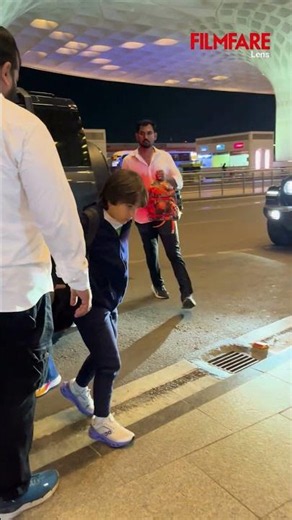 #KareenaKapoorKhan was clicked at the airport along with her kids Taimur and Jeh.
