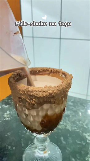 Milk-shake na taça #receitas #milkshake #creatorsearchinsights