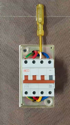 R Y B N connection #electric #electrician #connection #circuit #electrical #3phase
