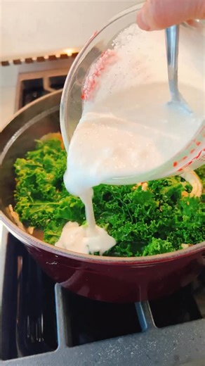 This Creamy Chicken Kale Soup is a reader favorite — and for good reason! ➡️ Comment “SOUP” below and I’ll DM you the recipe (make sure you’re following me so it goes through!). Creamy, cozy, and full of flavor — all made in one pot! Perfect to use up leftover cooked turkey or chicken! 🥣 . https://iheartumami.com/creamy-chicken-kale-soup/ . . . #chickensoup #healthysoup #turkeysoup | I Heart Umami