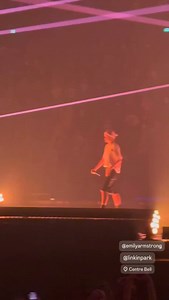 22K views · 996 reactions | This is what you asked fooooooor ❤ ◽◽◽◽  kellakella #EmilyArmstrong #LinkinPark #DeadSara #FromZero #MikeShinoda #EmilyArmstrongFans | Emily Armstrong Germany | Facebook