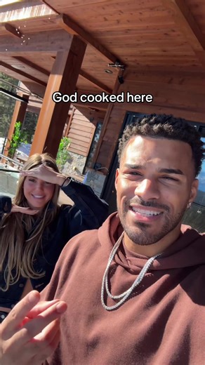 Someone teach me how to snowboard 😗@Iris Kendall | Snowboard