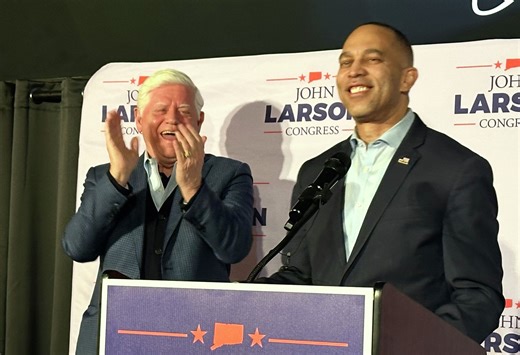 Dan Haar: Democratic Leader Hakeem Jeffries, in CT to back Larson, faces ICE protesters
