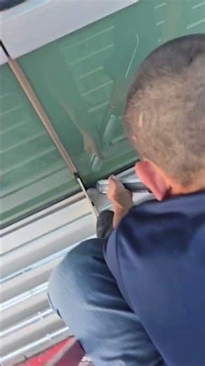 Demonstration #1 of how to apply silicone to the seal