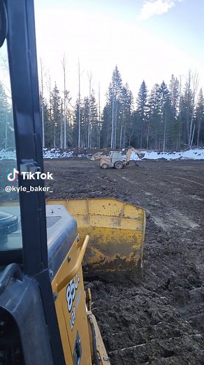 Doing the ol cat walk #heavyequipment #dozer #catwalk #fyp #oilandgas #mud