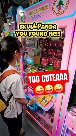 🚨😱🩷WE FOUND THIS POPMART SKULL PANDA CLAW MACHINE!!! 😜😜😜#clawmachine #blindbox #arcade #cute #shorts