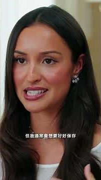 Alexandra Leclerc從包裡拿出了7本筆記本、一把原子筆？