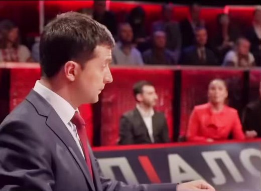 Formal Attire Trends in Public Presentations