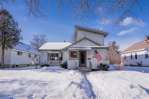 1406 Frederic St, Eau Claire, WI 54701 - MLS 1598044 - Coldwell Banker