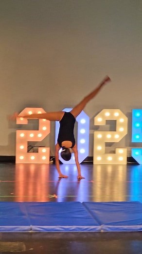 Tumbling class winter recital!🤸‍♂️🤸‍♀️ #tumbling #dancerecital #acro #acrobatics #acrodancer #dancers #cartwheel #recital #dancer #dancerlife #flexible #strong #timetoshine | J&WHings