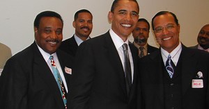Photographer says he suppressed Obama-Farrakhan photo for years