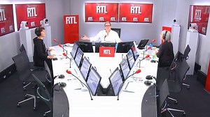 5.3K views · 17 reactions | "C’est un poussin jaune, et il représente la Coupe du monde de foot féminine qui a débuté en France le 7 juin. Avant lui, le coq Footix ou le dinosaure du Stade français ont sué sous leurs costumes. Ils racontent", dans "M, le magazine du Monde" : revue de presse d'Isabelle Choquet dans "RTL Matin" | RTL | Facebook