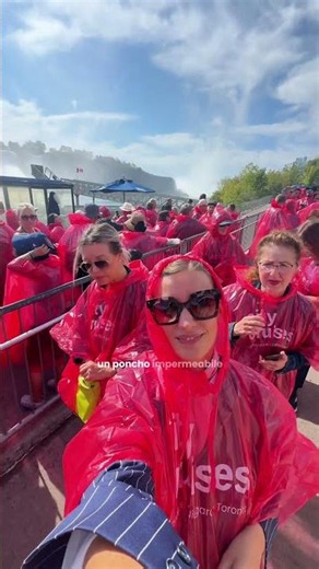 Boat tour SOTTO le Cascate del Niagara 🤯