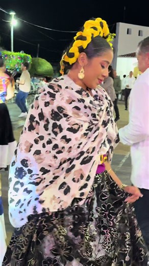 Bailando Caballito con Los Soberanos: Música Tropical