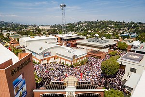 THE SCIENTOLOGY MEDIA PRODUCTIONS DIGITAL BROADCAST STUDIO Learn more: http://bit.ly/SMPOpeningTour Take a guided tour through Scientology Media Productions, Hollywood's longest working movie studio and now hub to our digital broadcast studio producing for Broadcast/TV, Radio, Film, Internet, and Mobile! | Scientology