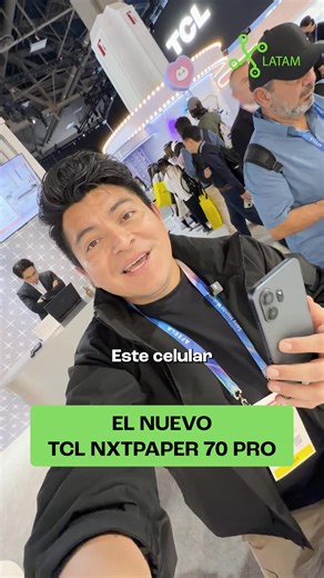 TCL lanza el primer smartphone-libro, su nombre es NXTPAPER 70 PRO, este celular se siente como traer un celular y un Kindle en el mismo dispositivo con una pantalla antirreflejante que cuida la vista reduce la luz azul y mantiene colores vivos modos especiales para leer estudiar o trabajar batería que dura y un diseño ligero pensado para pasar horas frente a la pantalla sin cansarte #CES #CES2026 #Tech #smartphone #Kindle | Xataka LATAM