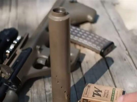 AUG A3突击步枪实弹射击