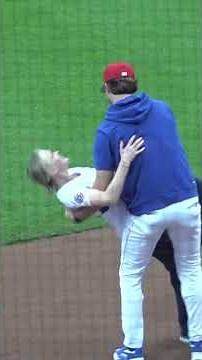 Elaine Hendrix's first pitch dance