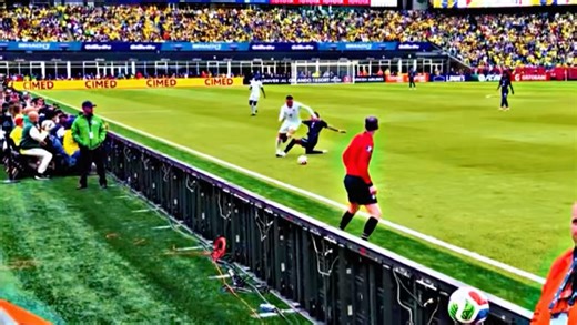 恩怨升级！皇马VS巴萨，战火在国家队点燃，姆巴佩给拉菲尼亚上课