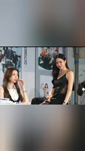 OMG! What is this behavior guys!!!??😭 bakit may pagkandong? Ling dragged Orm on her lap while everyone is watching??? THIS IS INSANE AHHHHHHHH😭🤭😂 LINGORM CH3 CALENDAR SIGN #หลิงออมปฏิทินช่อง3ปี2569 #lingorm #linglingkwong #ormkornnaphat #everyonefollowers | LingOrm Only