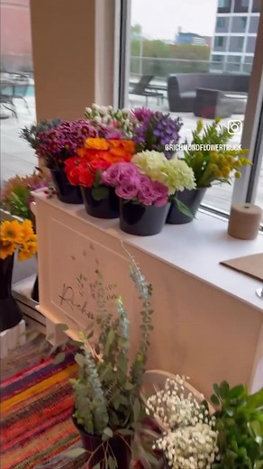 Flower Cart Vibes 💐✨💗 #richmondflowertruck #freshflowers #makeyourownbouquet #mobileflowertruck #rvatiktok #rvatok #rva #richmond #flowers #flowerarrangement #smallbusiness