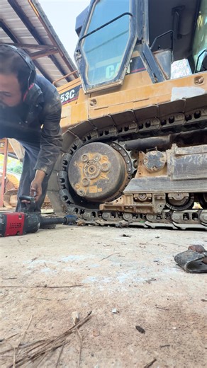 Replacing sprocket segments on a Cat 953c #caterpillar #dieselmechanic #heavyequipmentlife