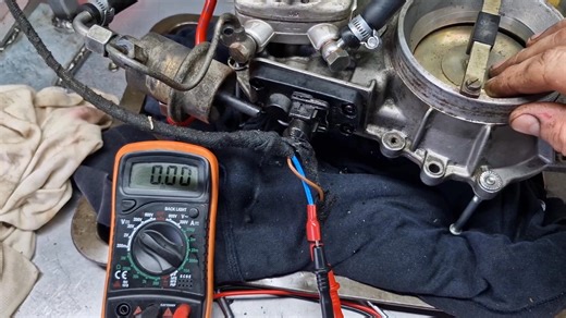 Some diagnosis on this Ford Escort RS Turbo fuel distributor that was sent to me Fuel distributor was physically working and delivering the required fuel however the issues found were the EHA was giving 0.6 bar differential pressure which is too high so that was calibrated. The main issue was the potentiometer arm, it looks to have been caught on the inner housing some how and it was causing the voltage reading to go off piste Replaced the arm with the fingers that run on the potentiometer track