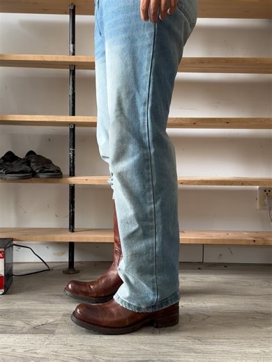 Lee.VintageShoes on Instagram: "SENDRA COWBOY BOOTS MADE SPAIN 💕2200K SIZE: 41 (26CM) - UPPER: COWHIDE LEATHER - LEATHER SOLES ĐÃ KHÂU CÓ CHỐNG TRƠN - GOODYEAR WELTS CONSTRUCTION XỊN - VÂN DA CÓ NHỮNG VẾT FADE RẤT ĐẸP, LÒNG LÓT FULL DA, CẤU TRÚC CHẮC CHẮN, FORM ĐẸP, BRAND LÂU ĐỜI LÀM COWBOY - MADE IN SPAIN - BROWN SẴN TẠI 73 NGUYỄN THỊ MINH KHAI ĐÀ NẴNG - TẦNG TRÊN CÙNG"