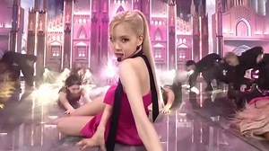 Blackpink朴彩英Rose初舞台《On the ground》，玫瑰色抹胸裙好绝