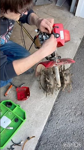Putting a Carburetor Kit On a Mantis Tiller.