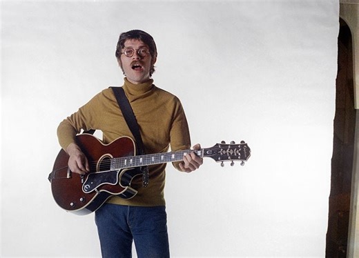 10 Essential Robbie Robertson tracks