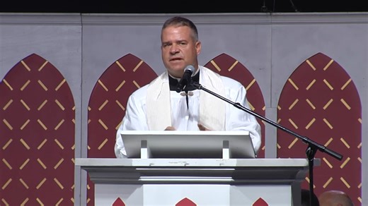 Father Matthew Kauth noted how the Eucharistic Congress helps the faithful cultivate sensitivity to Jesus’ presence – Body, Blood, Soul and Divinity – in the Blessed Sacrament. “You and I just did a procession. We did not worship like the angels – we are humans, so that means we have bodies. We walked the streets with the Body of Christ. We worshiped Him because we know Him. We are sensitive to His Eucharistic Presence, and we love Him.” He continued, “Why is it that our diocese is so blessed? W