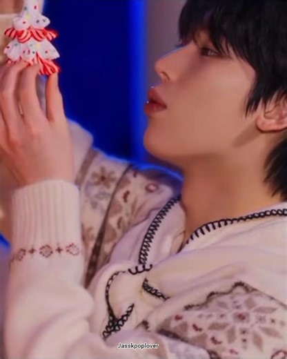 Enhypen holiday greetings (Merry Christmas! 🎄✨)#enhypen #engene#christmas#yt#ytshorts #youtubeshorts