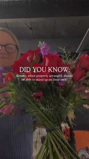 Floral Design by Katya on Instagram: "A little florist trick that many don’t know 😉 Beautiful flowers for a beautiful graduation this weekend! ❤️"