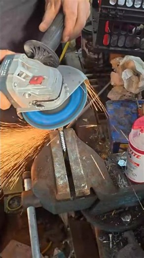 Verlängerte Schraube fertigstellen #diy #bosch #winkelschleifer #spaß